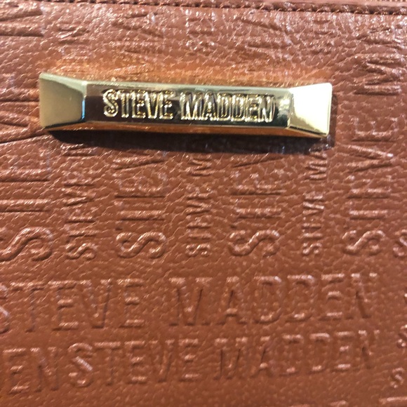Steve Madden cognac T-bottom cosmetic bag - Picture 4 of 4